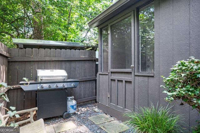 1657 Laurel Avenue NW, Atlanta, GA 30318