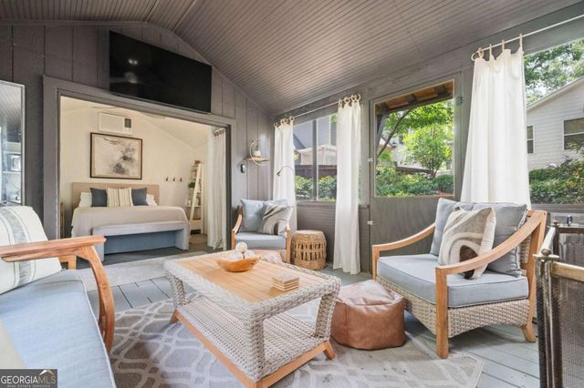 1657 Laurel Avenue NW, Atlanta, GA 30318