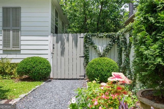 1657 Laurel Avenue NW, Atlanta, GA 30318