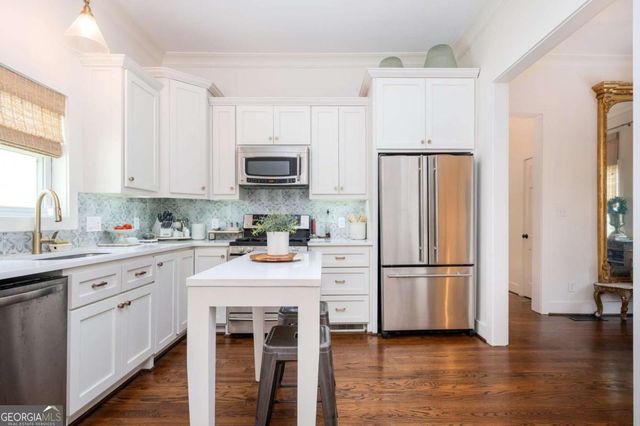 1657 Laurel Avenue NW, Atlanta, GA 30318