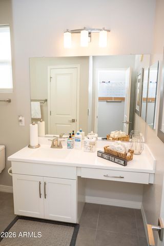 5011 E Greenway Street, Mesa, AZ 85205