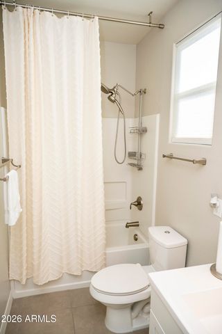 5011 E Greenway Street, Mesa, AZ 85205