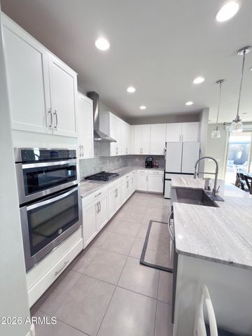 5011 E Greenway Street, Mesa, AZ 85205