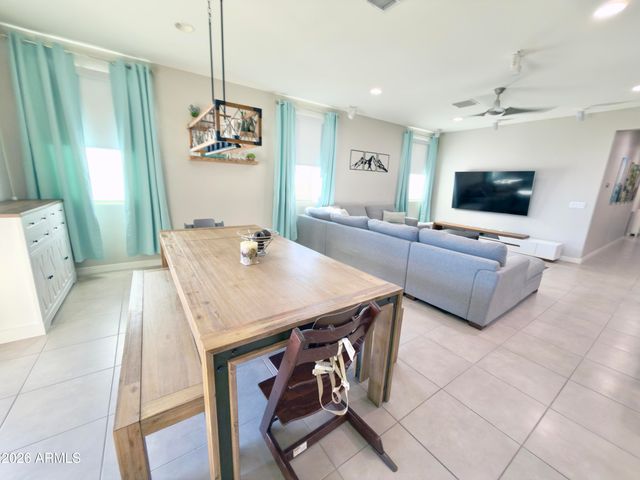 5011 E Greenway Street, Mesa, AZ 85205