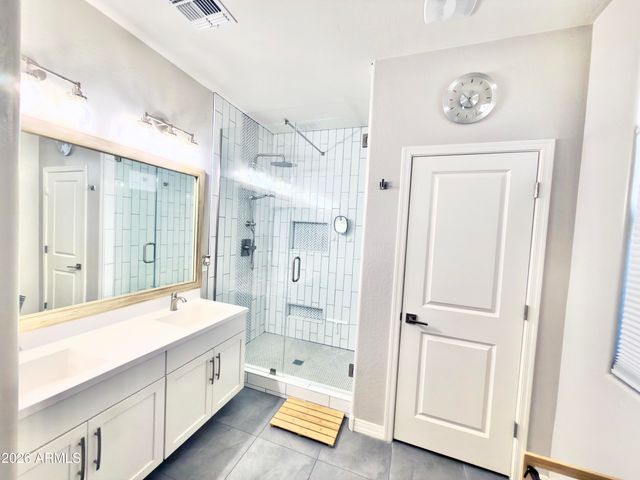 5011 E Greenway Street, Mesa, AZ 85205