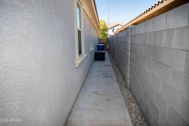 5011 E Greenway Street, Mesa, AZ 85205