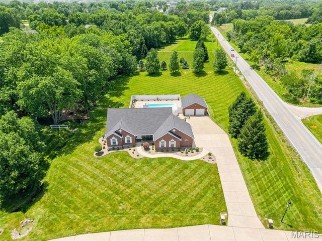 100 Townview Drive, Wentzville, MO 63385