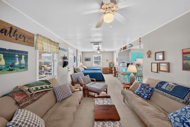 975 Holiday Drive, Crystal Beach, TX 77650