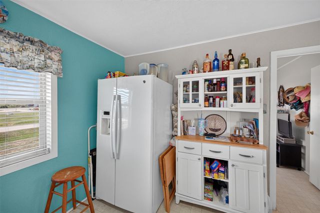 975 Holiday Drive, Crystal Beach, TX 77650