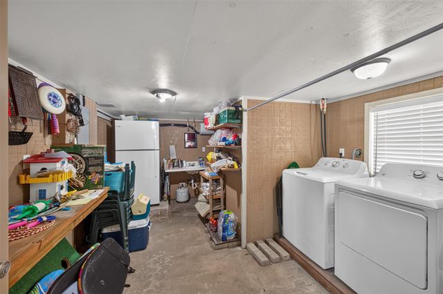 975 Holiday Drive, Crystal Beach, TX 77650