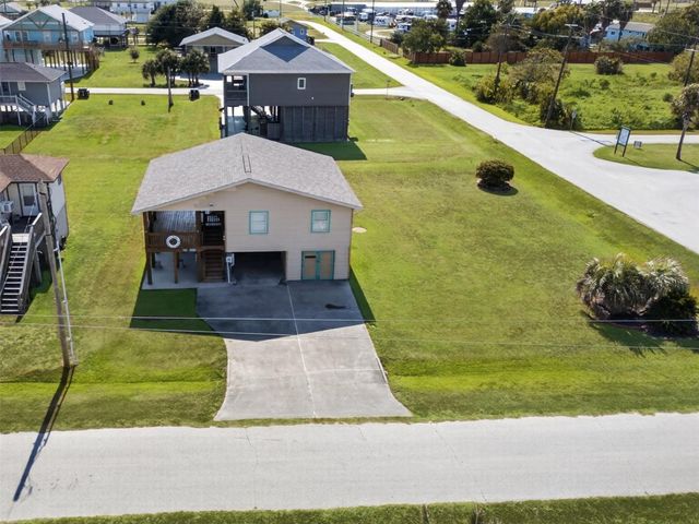 975 Holiday Drive, Crystal Beach, TX 77650