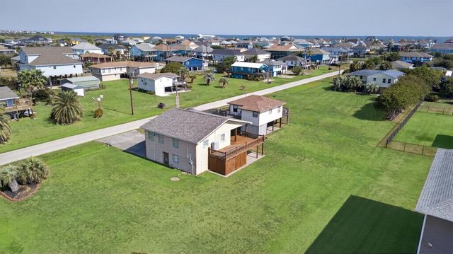 975 Holiday Drive, Crystal Beach, TX 77650