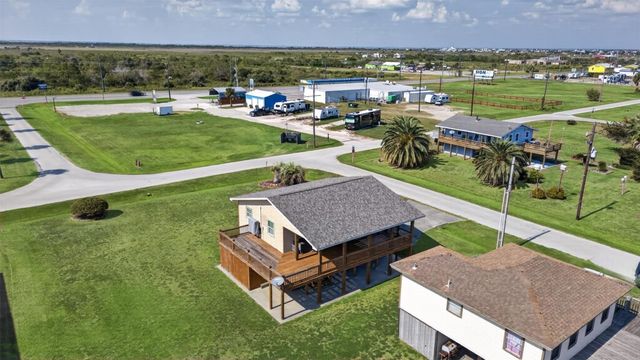 975 Holiday Drive, Crystal Beach, TX 77650