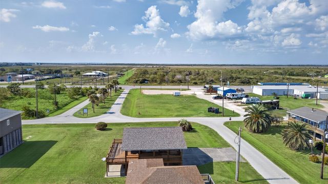 975 Holiday Drive, Crystal Beach, TX 77650