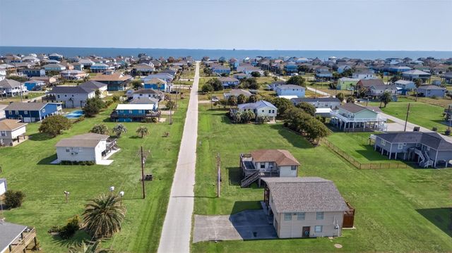 975 Holiday Drive, Crystal Beach, TX 77650