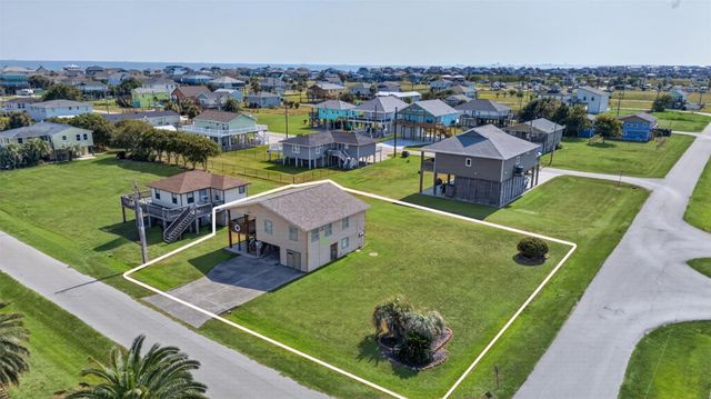 975 Holiday Drive, Crystal Beach, TX 77650
