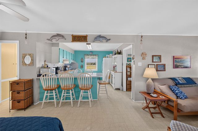 975 Holiday Drive, Crystal Beach, TX 77650