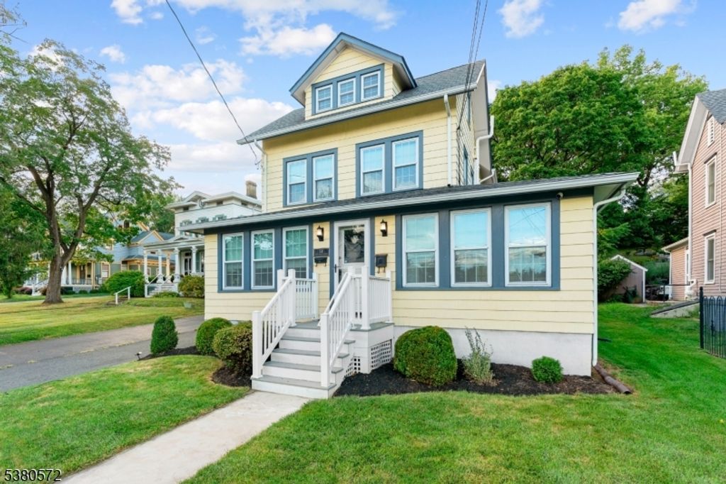 54 W Main St, Clinton Town, NJ 08809
