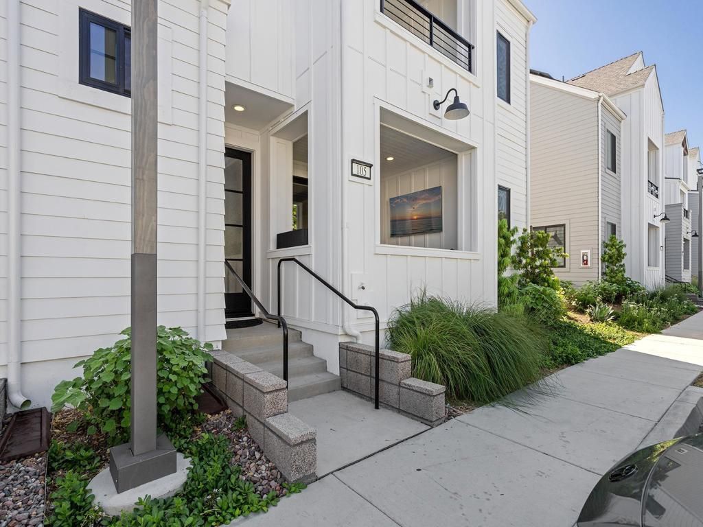 1402 Anacona Pl 105, Encinitas, CA 92024 — exterior