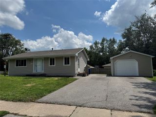 435 E Watrous Avenue, Des Moines, IA 50315