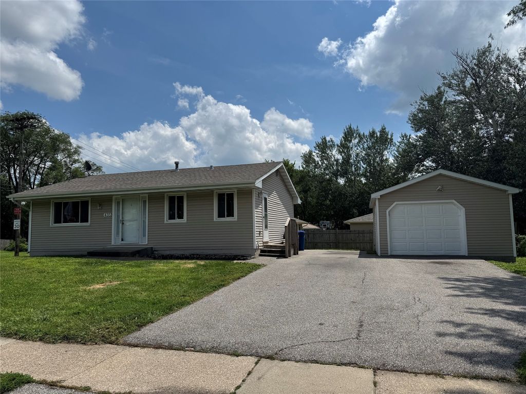 435 E Watrous Avenue, Des Moines, IA 50315