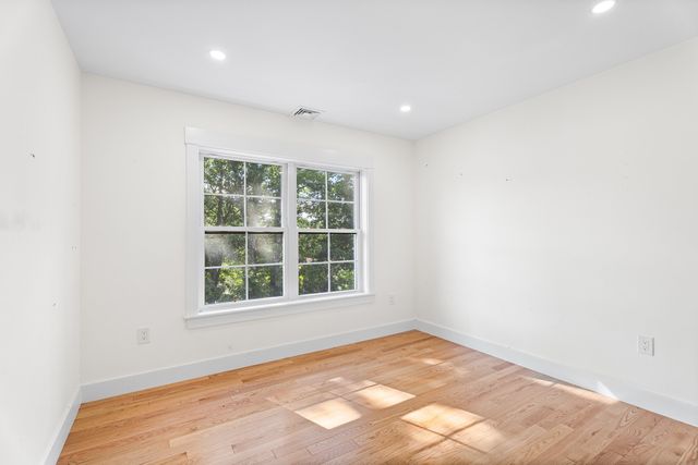 32 Valmor St, Worcester, MA 01604