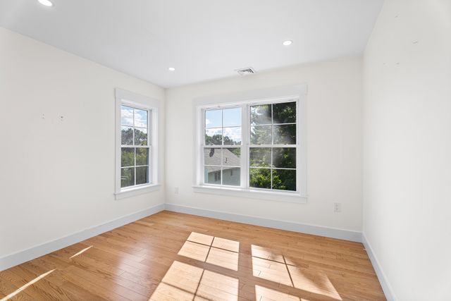 32 Valmor St, Worcester, MA 01604