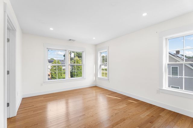 32 Valmor St, Worcester, MA 01604
