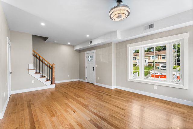 32 Valmor St, Worcester, MA 01604