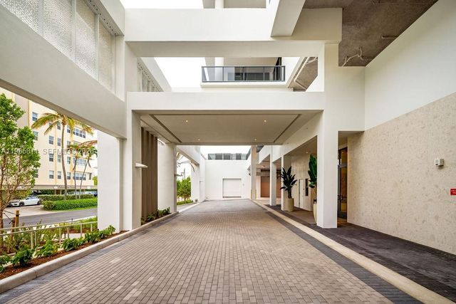 305 Briny Avenue 405, Pompano Beach, FL 33062