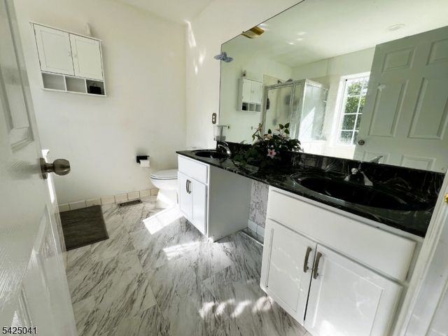 205 Crown Point Rd, Parsippany-troy Hills Twp., NJ 07054