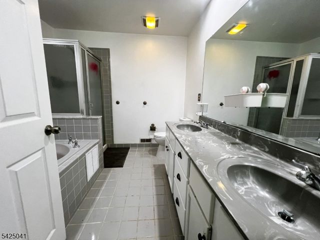 205 Crown Point Rd, Parsippany-troy Hills Twp., NJ 07054