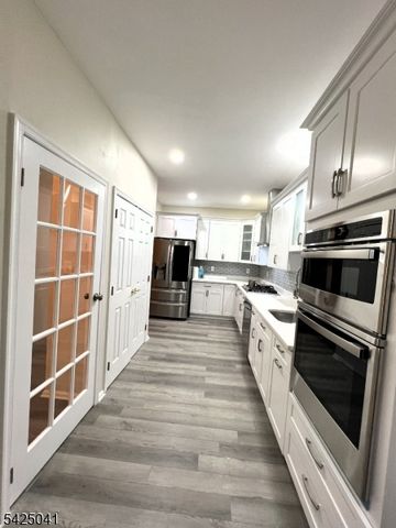 205 Crown Point Rd, Parsippany-troy Hills Twp., NJ 07054