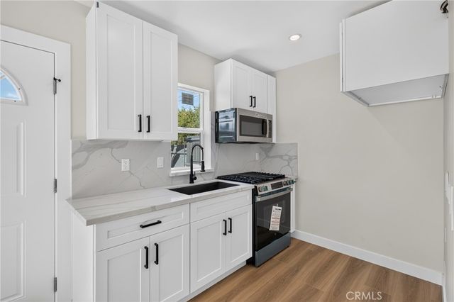 8953 Woodley ave, North Hills, CA 91343
