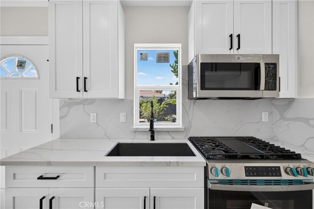 8953 Woodley ave, North Hills, CA 91343