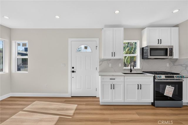 8953 Woodley ave, North Hills, CA 91343