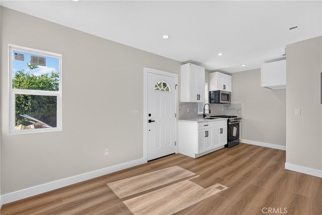 8953 Woodley ave, North Hills, CA 91343