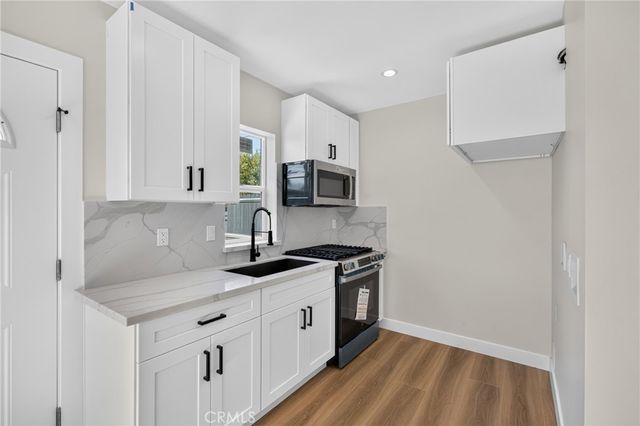 8953 Woodley ave, North Hills, CA 91343