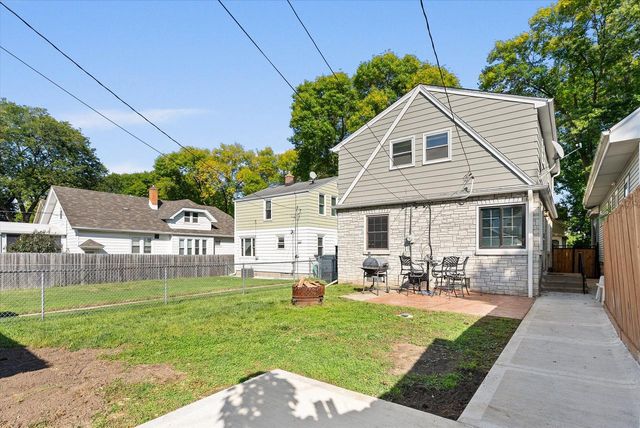 2173 S 61st STREET, West Allis, WI 53219