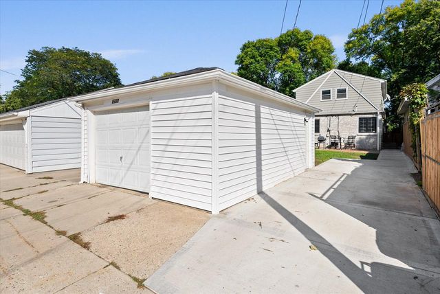 2173 S 61st STREET, West Allis, WI 53219
