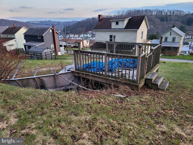 902 PALMER AVE, Patton, PA 16668