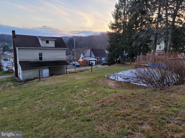 902 PALMER AVE, Patton, PA 16668