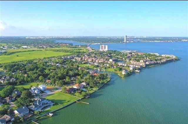 18226 Vinland Drive, Houston, TX 77058