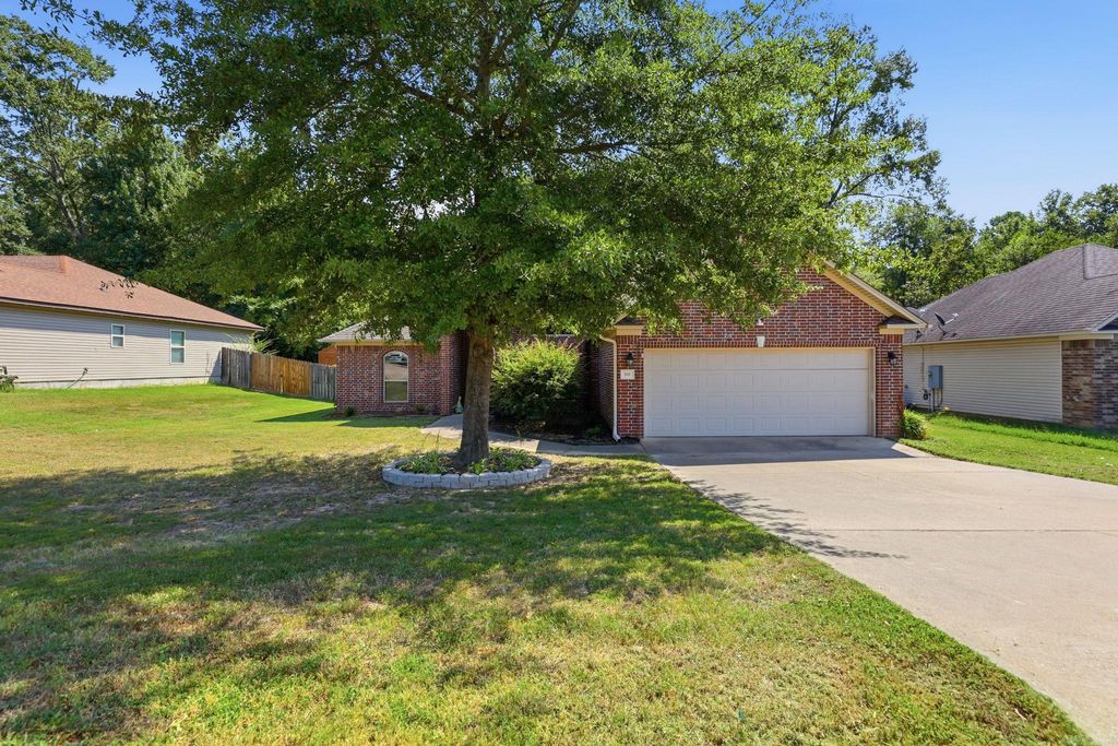 302 Montgomery Drive, Benton, AR 72015