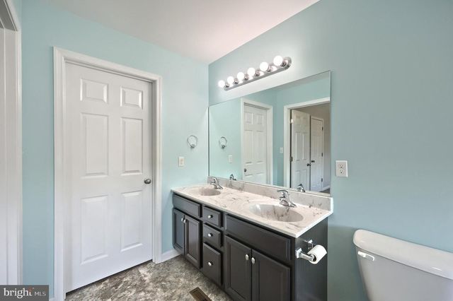 208 ROYAL DR, Manchester, PA 17345