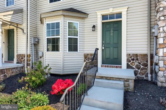 208 ROYAL DR, Manchester, PA 17345