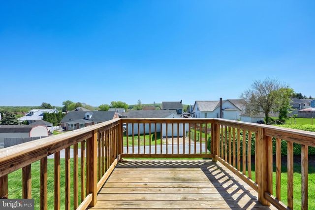 208 ROYAL DR, Manchester, PA 17345
