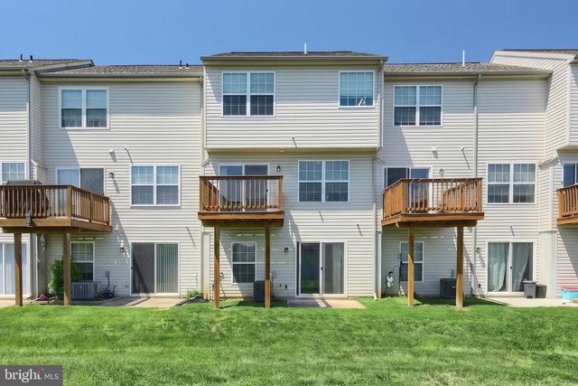 208 ROYAL DR, Manchester, PA 17345