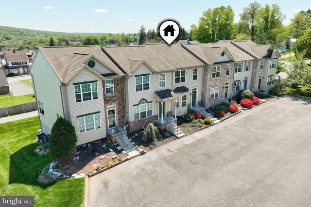 208 ROYAL DR, Manchester, PA 17345