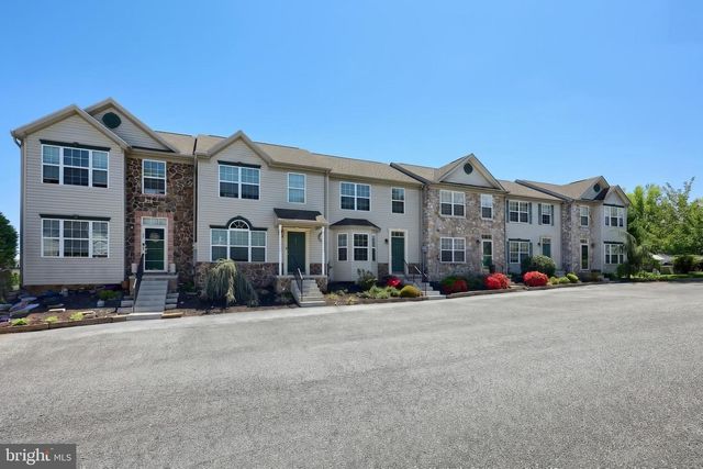 208 ROYAL DR, Manchester, PA 17345